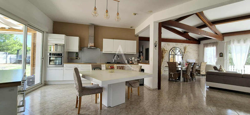 Maison - 170 m² - 6 pièces