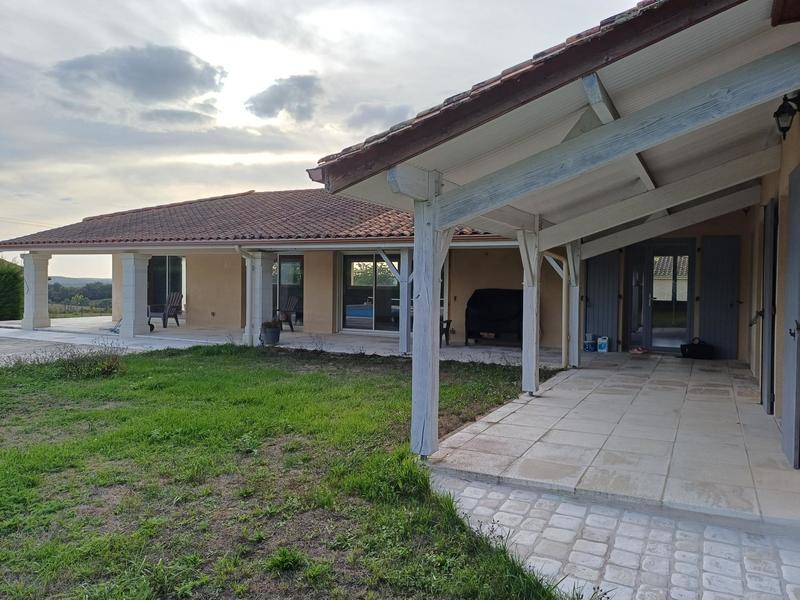 Maison - 234 m² - 7 pièces