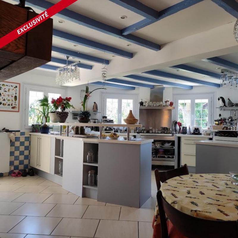 Maison traditionnelle - 271 m² - 8 pièces