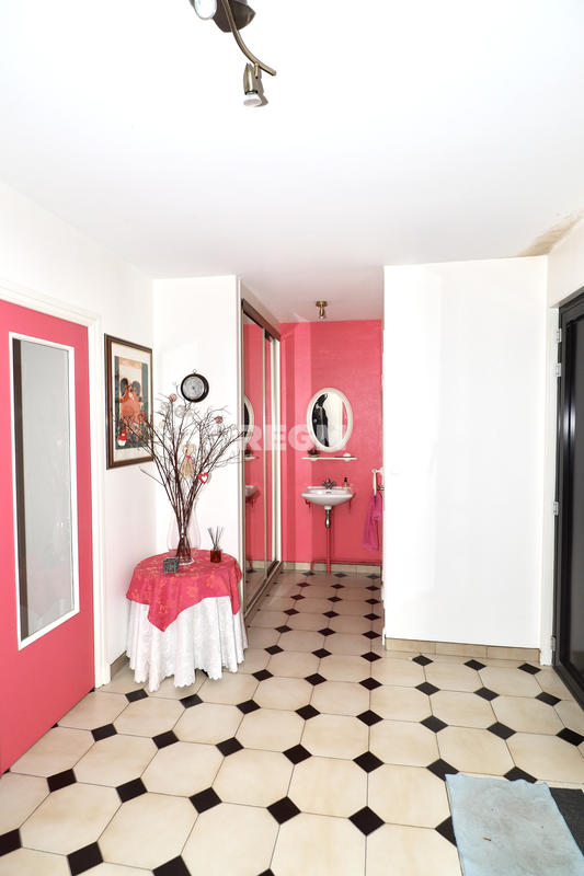 Maison - 280 m² - 7 pièces