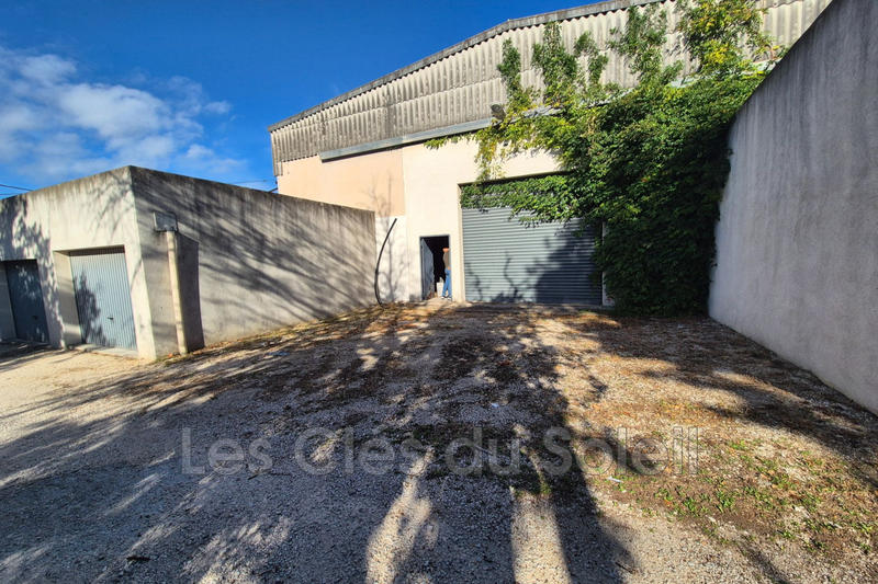 Parking / Garage - 550 m²