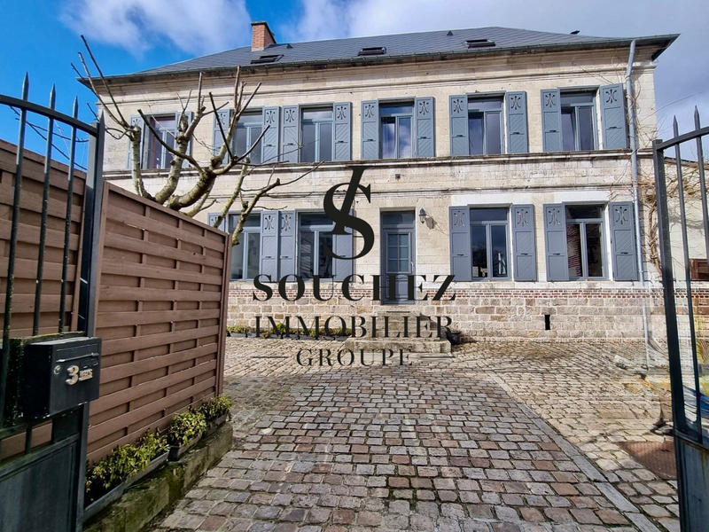 Maison - 250 m² - 8 pièces