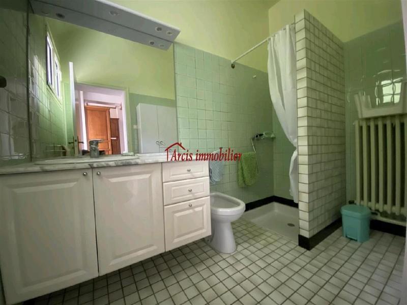 Maison - 245 m² - 10 pièces