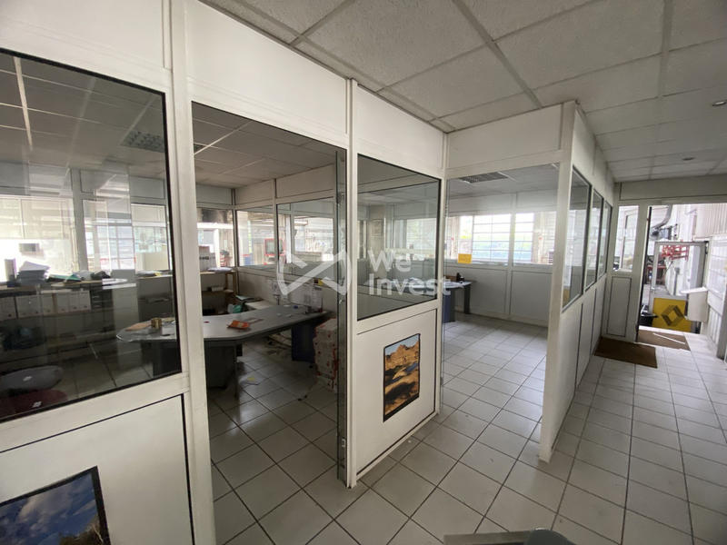 Local commercial - 1 900 m²