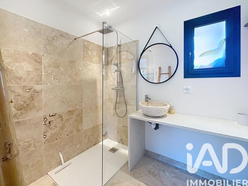 Maison - 230 m² - 8 pièces