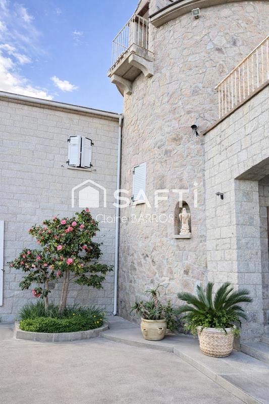 Villa - 280 m² - 8 pièces