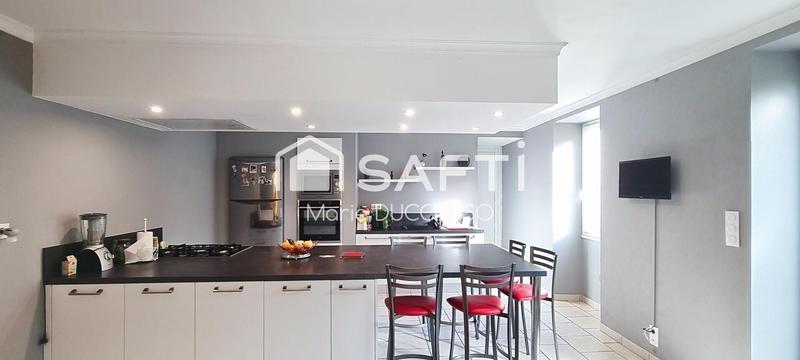 Maison - 220 m² - 7 pièces