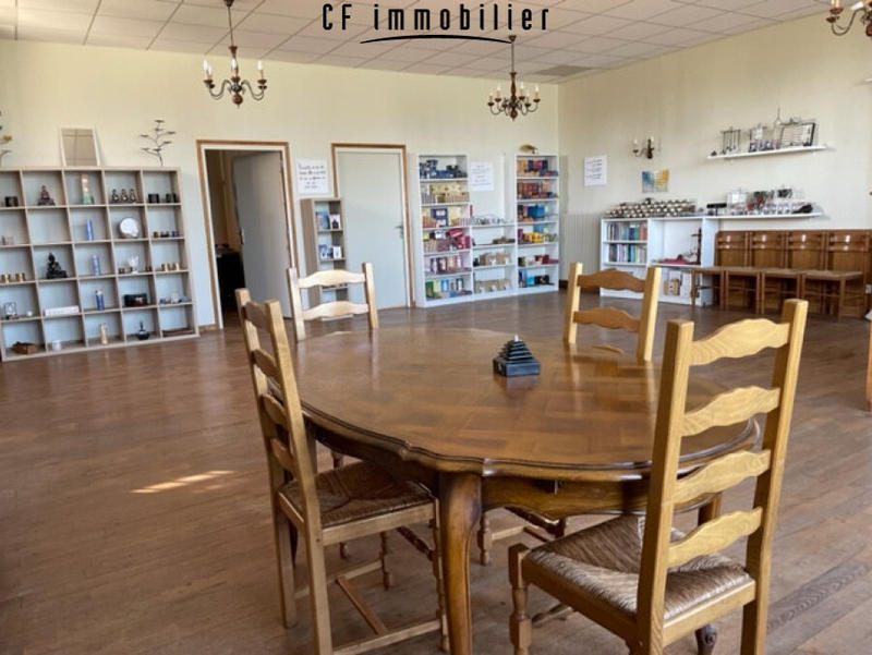 Maison - 337 m² - 12 pièces