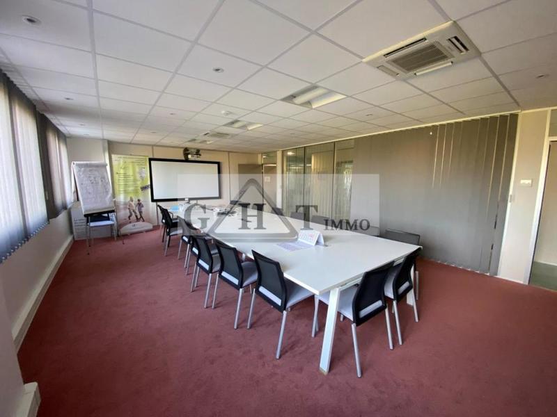 Entrepôt - 1 500 m²