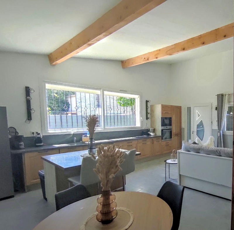 Maison - 270 m² - 11 pièces