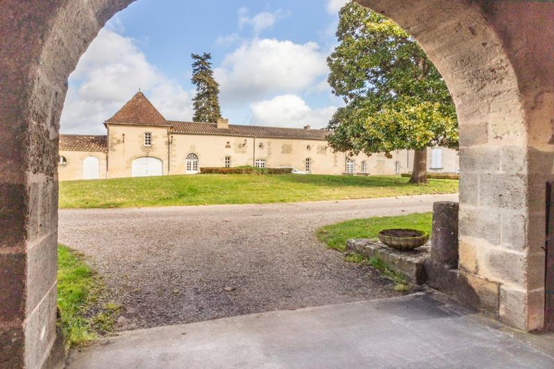 Château - 1 160 m² - 20 pièces