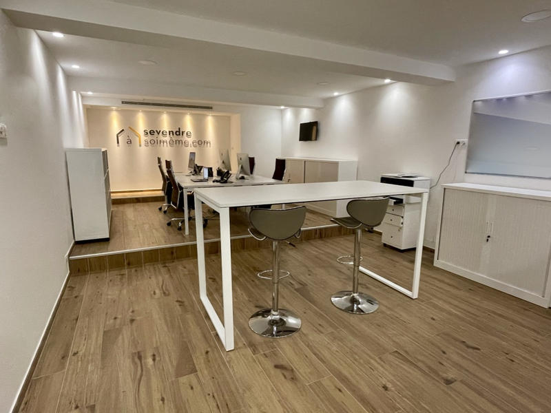 Local commercial - 130 m² - 5 pièces