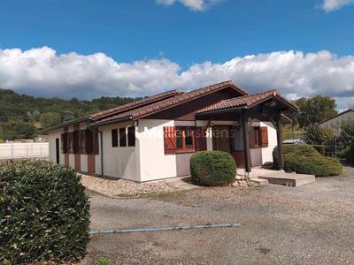 Local d'activité / Entrepôt - 162 m² - 4 pièces