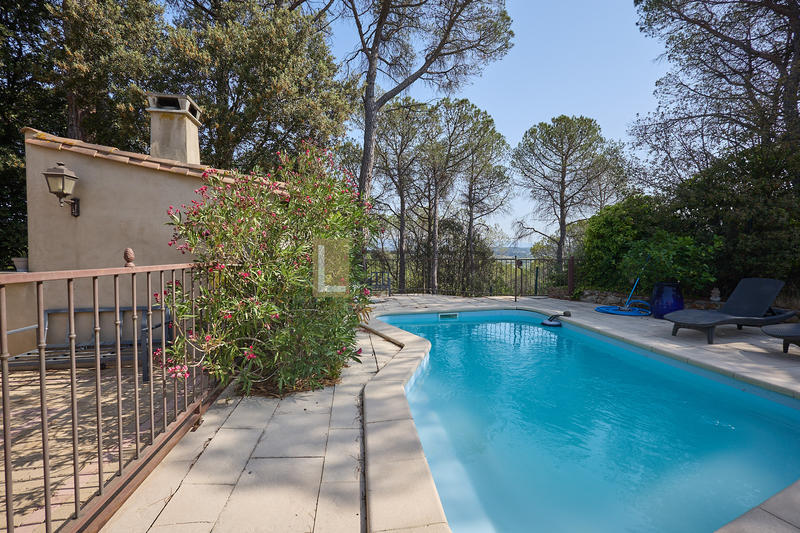 Villa - 320 m² - 8 pièces