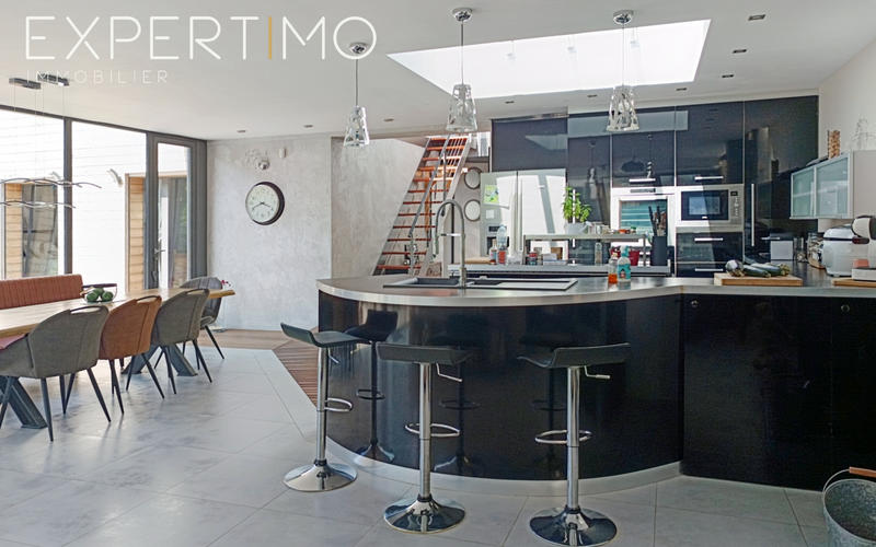 Maison - 234 m² - 6 pièces