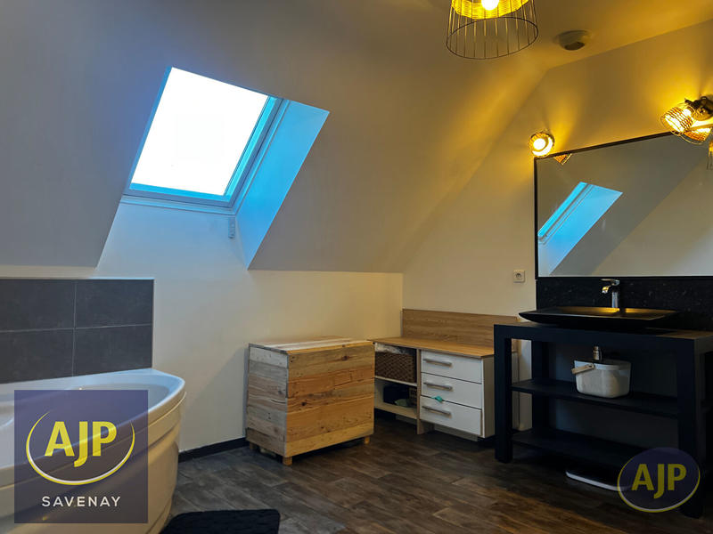 Maison - 210 m² - 9 pièces