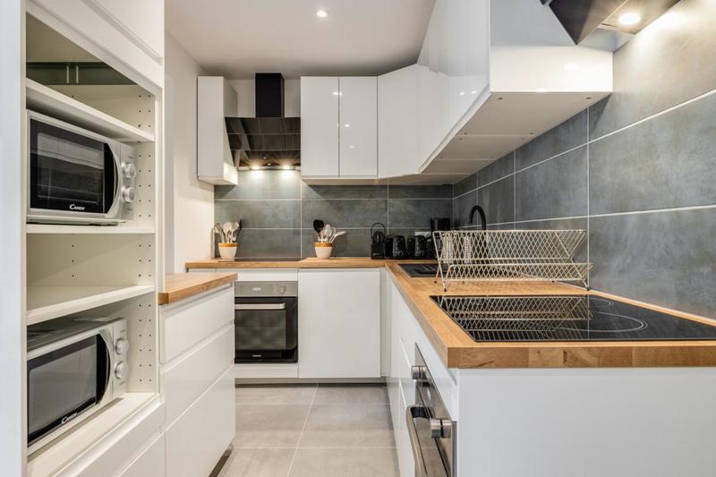 Maison - 241 m² - 12 pièces