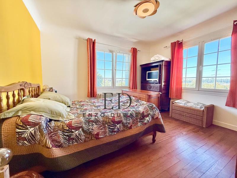 Maison - 206 m² - 7 pièces