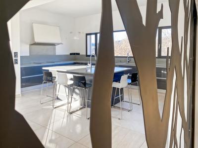 Maison - 281 m² - 6 pièces