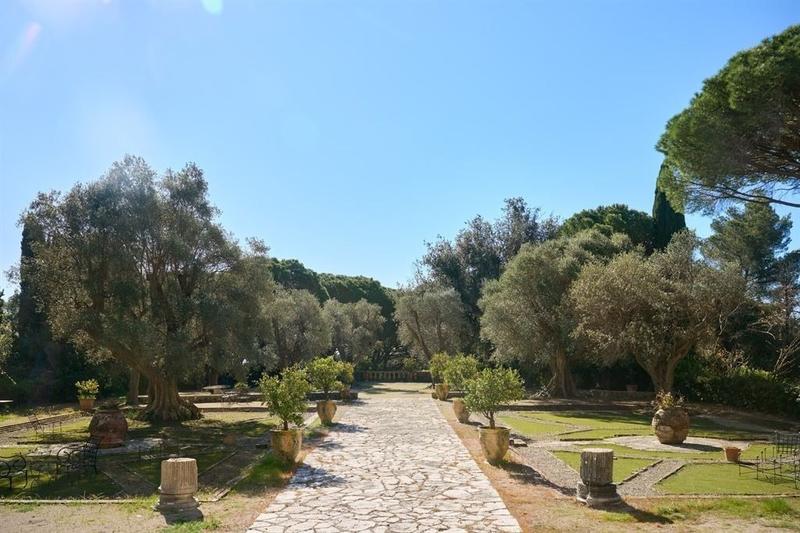 Maison - 2 850 m² - 30 pièces