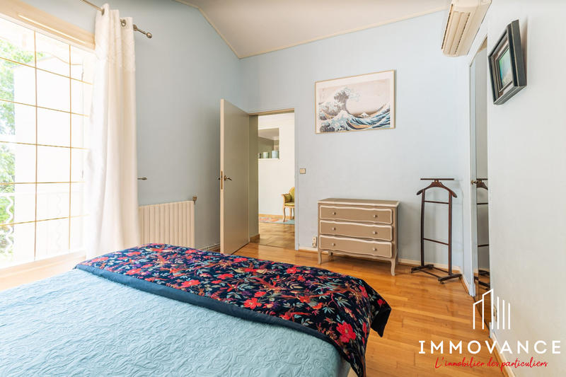 Maison traditionnelle - 161 m² - 6 pièces