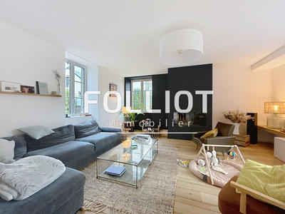 Maison - 240 m² - 8 pièces