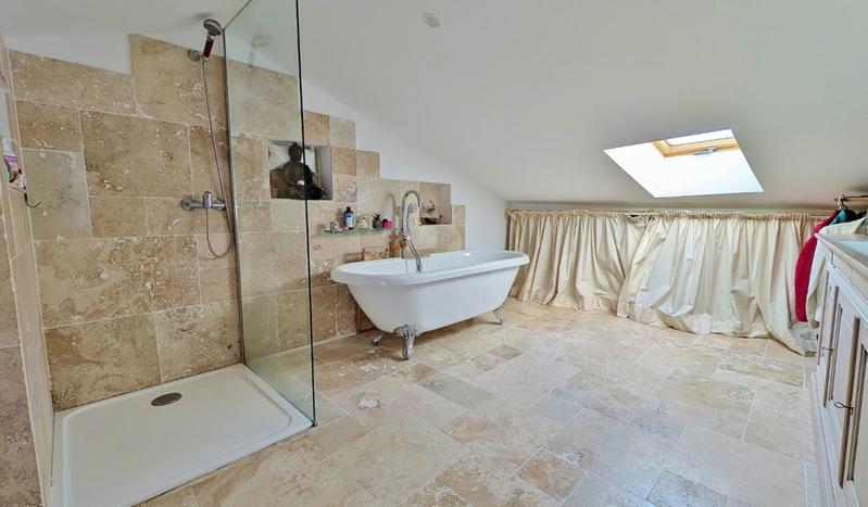 Maison - 252 m² - 8 pièces