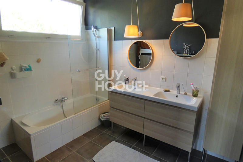 Maison - 234 m² - 7 pièces