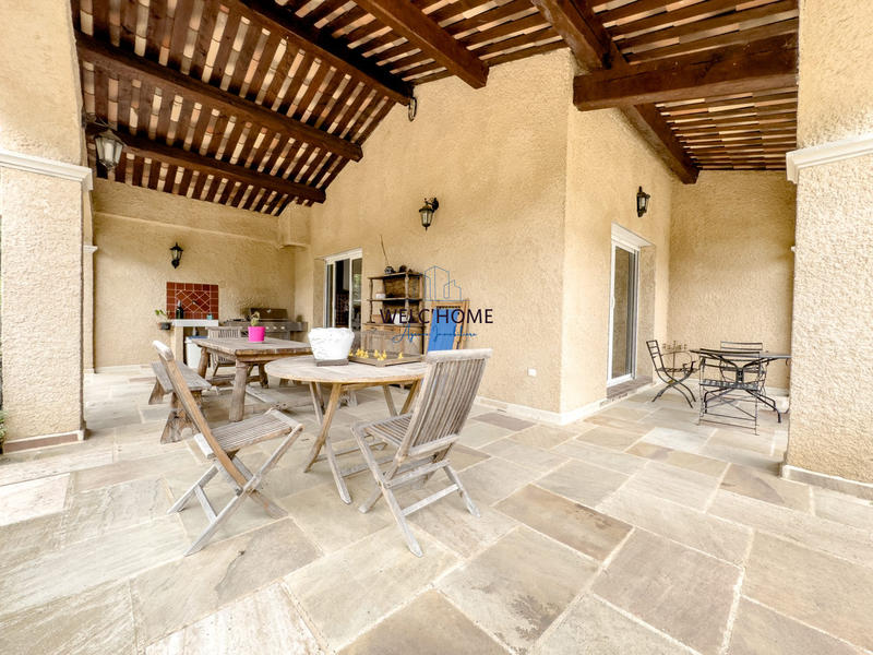 Villa - 250 m² - 9 pièces