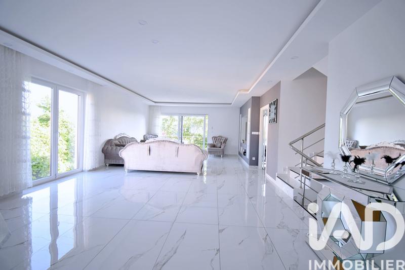 Maison - 211 m² - 8 pièces