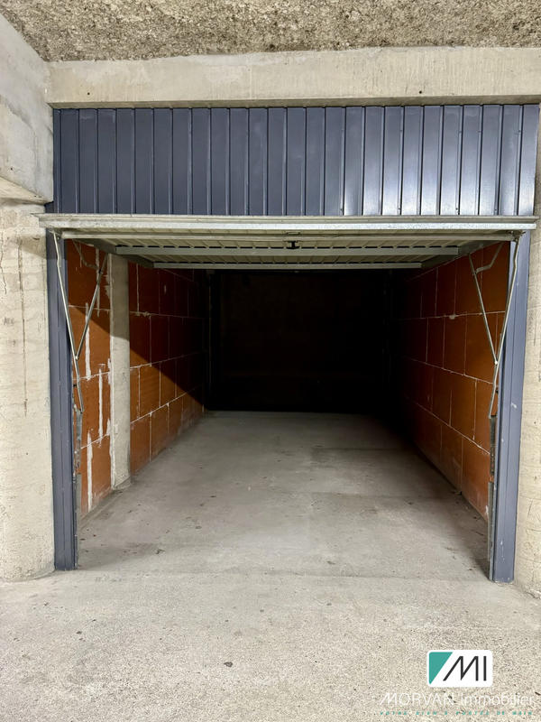 Parking / Garage - 18 m²