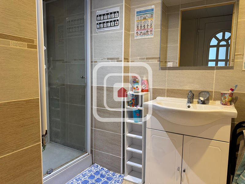 Maison - 218 m² - 10 pièces