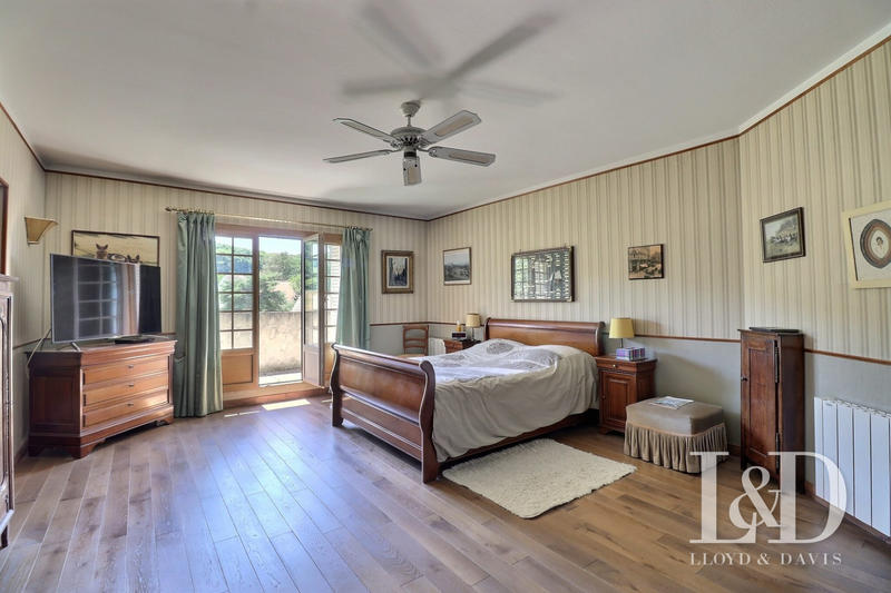 Maison - 425 m² - 14 pièces