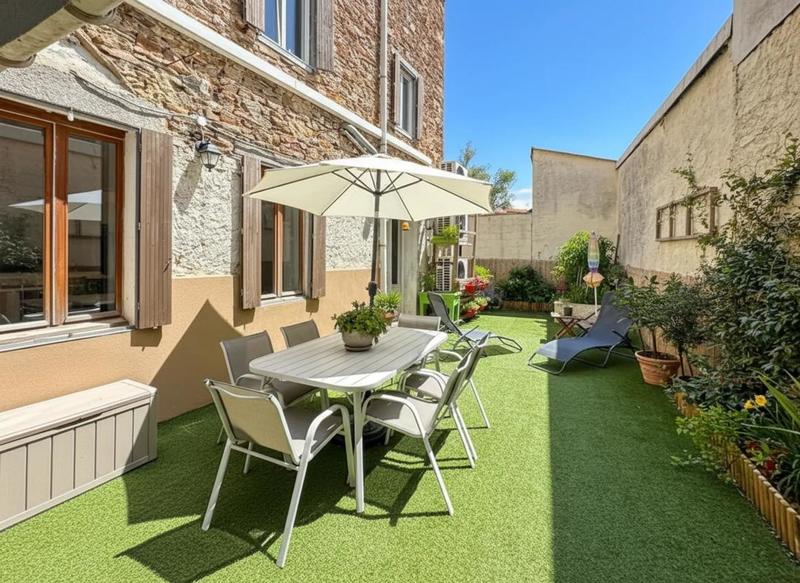 Maison - 268 m² - 9 pièces