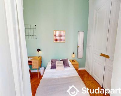 Chambre - 250 m² - 1 pièce