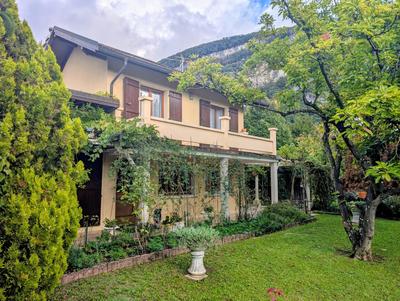 Maison - 201 m² - 7 pièces