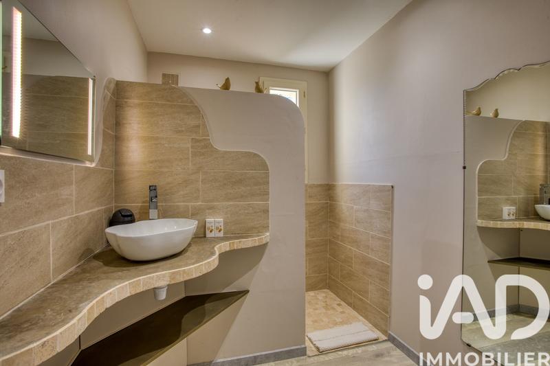 Maison - 950 m² - 22 pièces