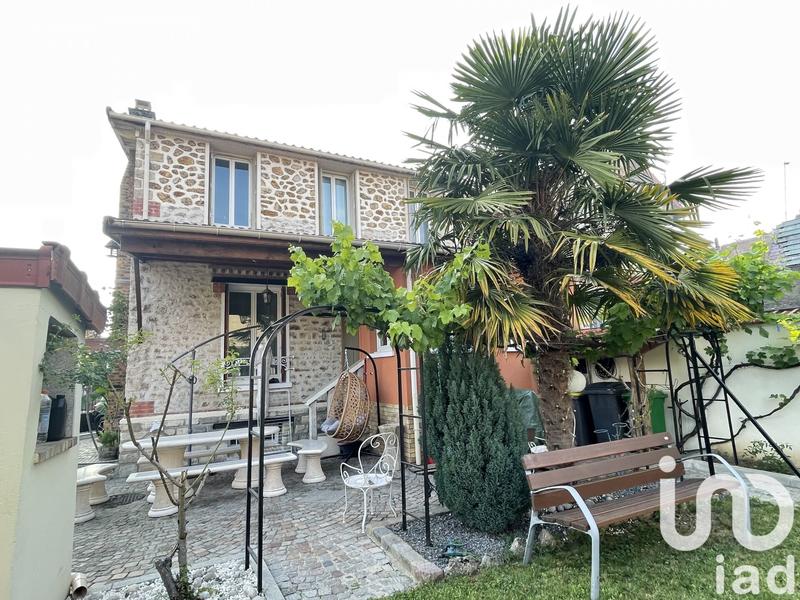 Maison - 90 m² - 5 pièces