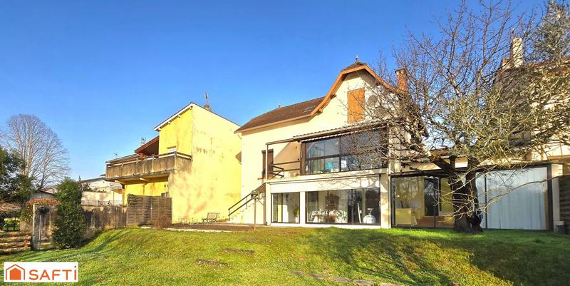 Maison - 200 m² - 9 pièces