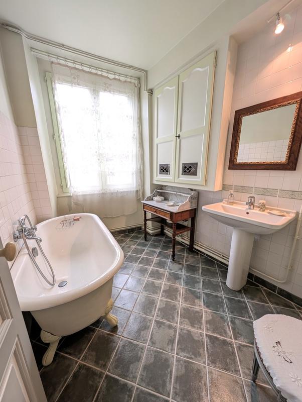 Maison - 280 m² - 9 pièces