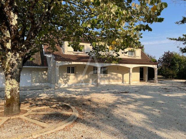 Maison - 250 m² - 6 pièces