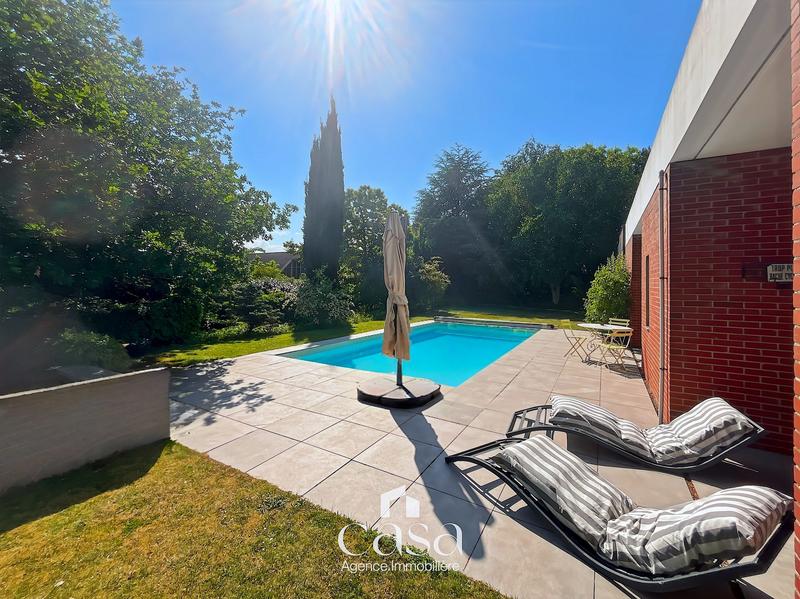 Maison - 408 m² - 9 pièces