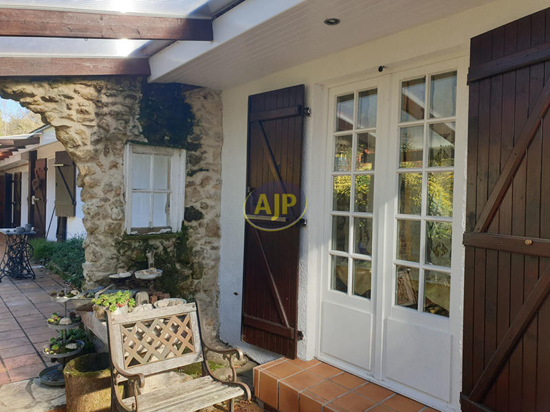 Maison - 204 m² - 6 pièces