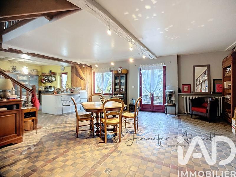 Maison - 210 m² - 6 pièces