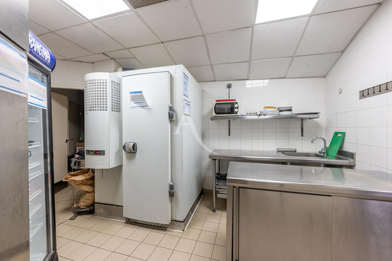 Local commercial - 306 m²