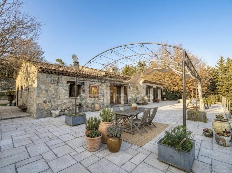 Maison - 280 m² - 7 pièces