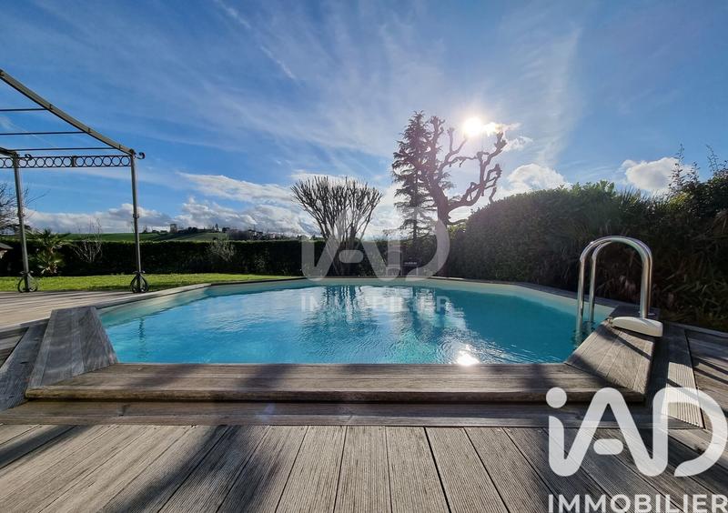 Maison - 185 m² - 8 pièces