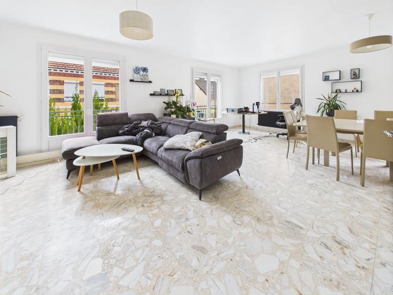 Maison - 235 m² - 7 pièces