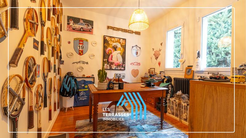 Maison - 280 m² - 9 pièces