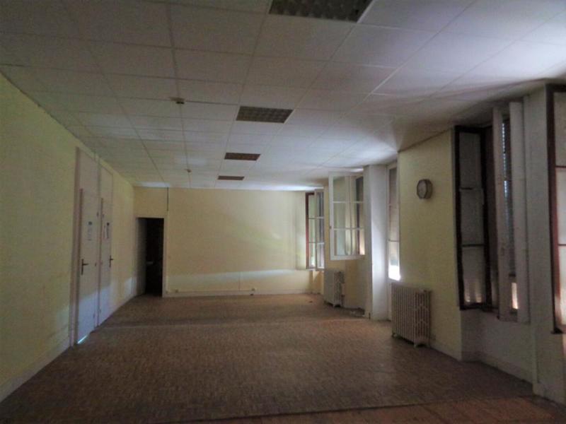 Demeure - 1 980 m² - 50 pièces